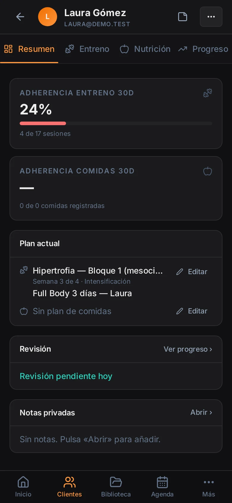 Ficha del cliente con progreso, adherencia y plan asignado